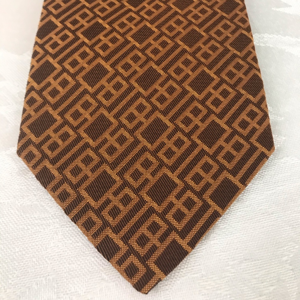 HUGO BOSS ITALIAN SILK MADE IN ITALY TIE NWOT